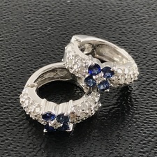 金 K18WG 4.0g ダイヤモンド0.17Ct×8Pサファイアのフラワーデザインイヤーカフ 買取実績です。