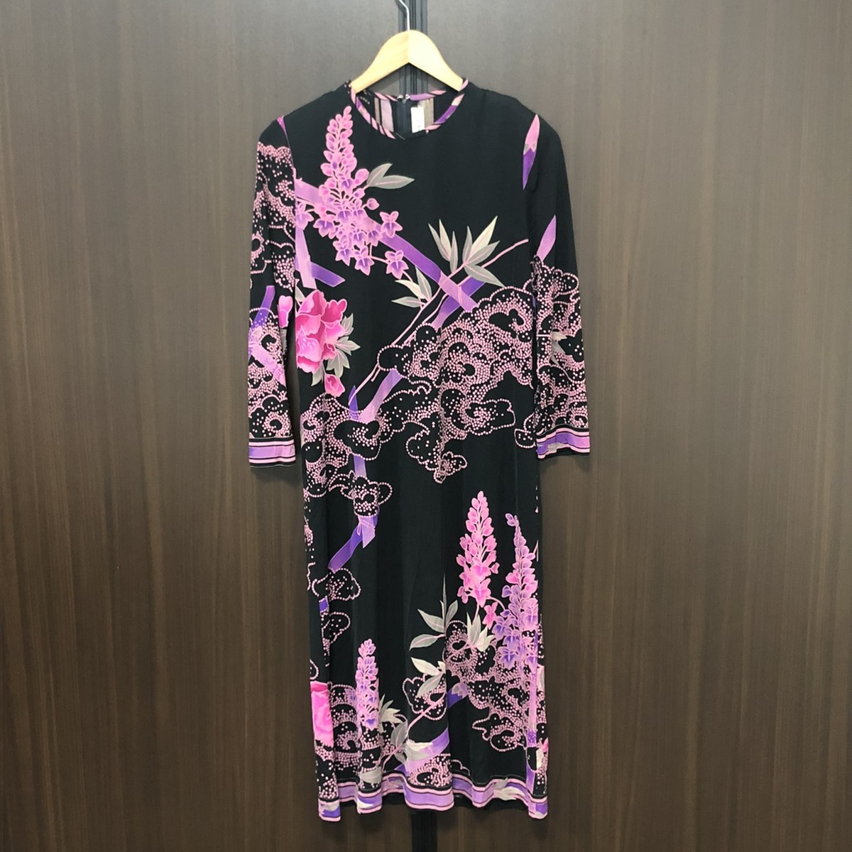 レオナールの洋服のブラック×ピンク フラワープリント ニット ロングワンピースの買取価格・実績 2020年10月5日公開情報｜ブランド買取の