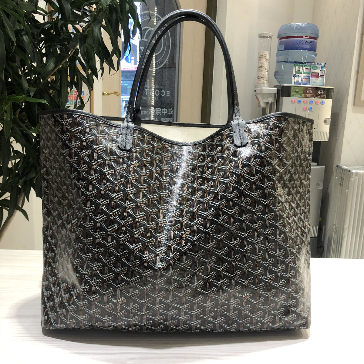 渋谷店で、未使用に近いゴヤールの定番のトートバッグ、サンルイ