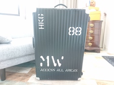 新宿店にて、リモワの996.70 Michael Wong by RIMOWA クラシックフライト82Lを買取しました。状態は目立つ傷、汚れ、使用感のある中古品です。