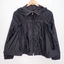 モンクレール 正規 LUNE 黒 ナイロン素材 フーディージャケット 買取実績です。