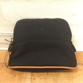 エルメスのHロゴ刺繍入り キャンバス素材のミニミニ ボリード ポーチの買取実績です。