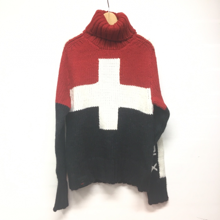 ラルフローレンの国内正規品 アルパカ混ウール スイス国旗柄 タートルネックニットセーターの買取実績です。