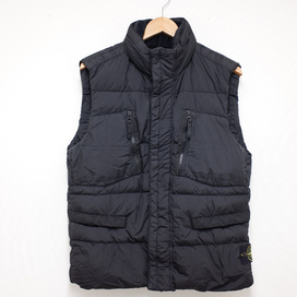 ストーンアイランドの6515G0223 CRINKLE REPS NY DOWN VEST ダウンベストの買取実績です。