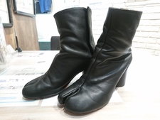 新宿店で、メゾンマルジェラのS93WU0107 アンクル 足袋ブーツを買取しました。状態は若干の使用感がある中古品です。