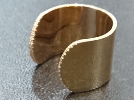 ヒロタカのK18コレクション 0.15ct メレダイヤ カフリングの買取実績です。