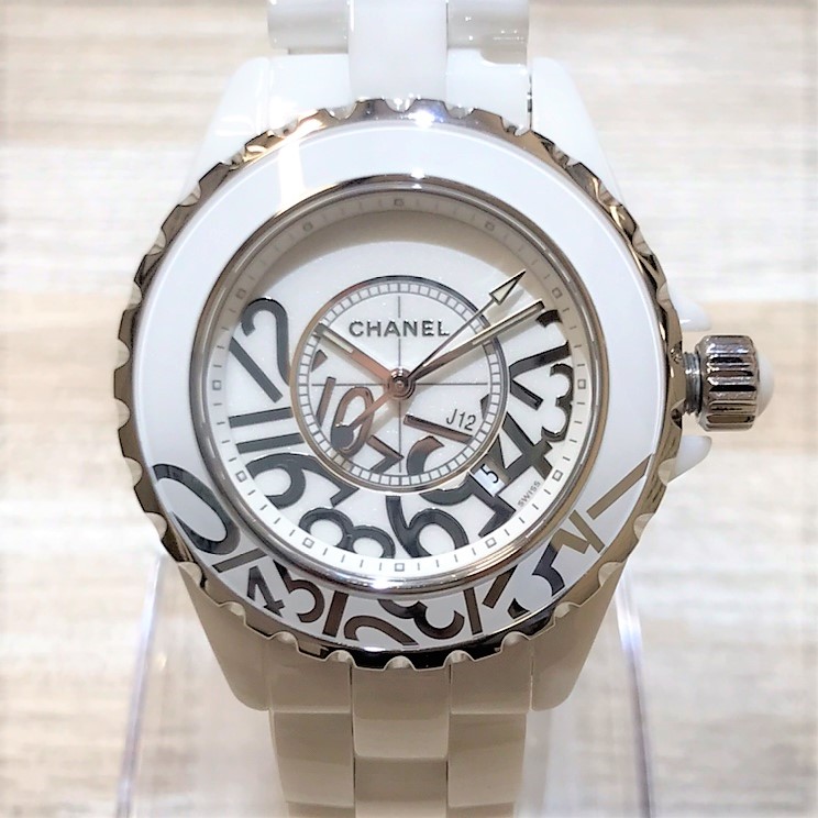 シャネルのH5239 J12 グラフィティ クオーツ 2017年限定モデル 腕時計の買取実績です。