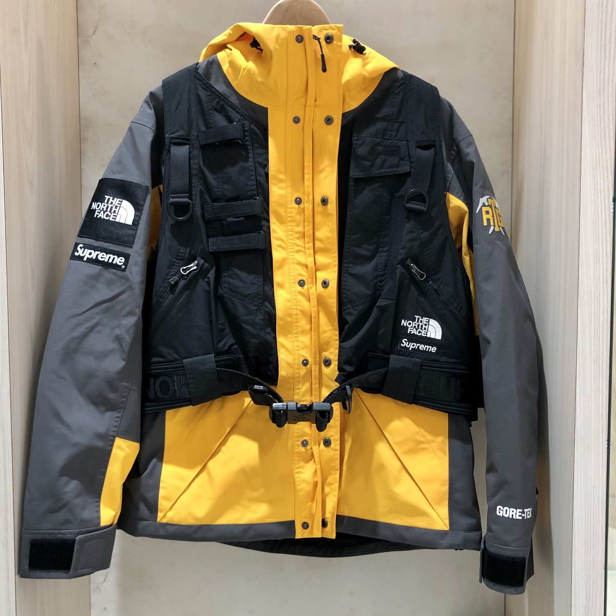 ノースフェイスの洋服の シュプリーム 春夏 Npi Rtg Jacket Vest マウンテンジャケットの買取実績です 年11月4日公開の情報です エコスタイル