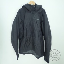 エコスタイル渋谷店で、パタゴニアの12年製の黒のストームジャケット(84999)を買取しました。状態は