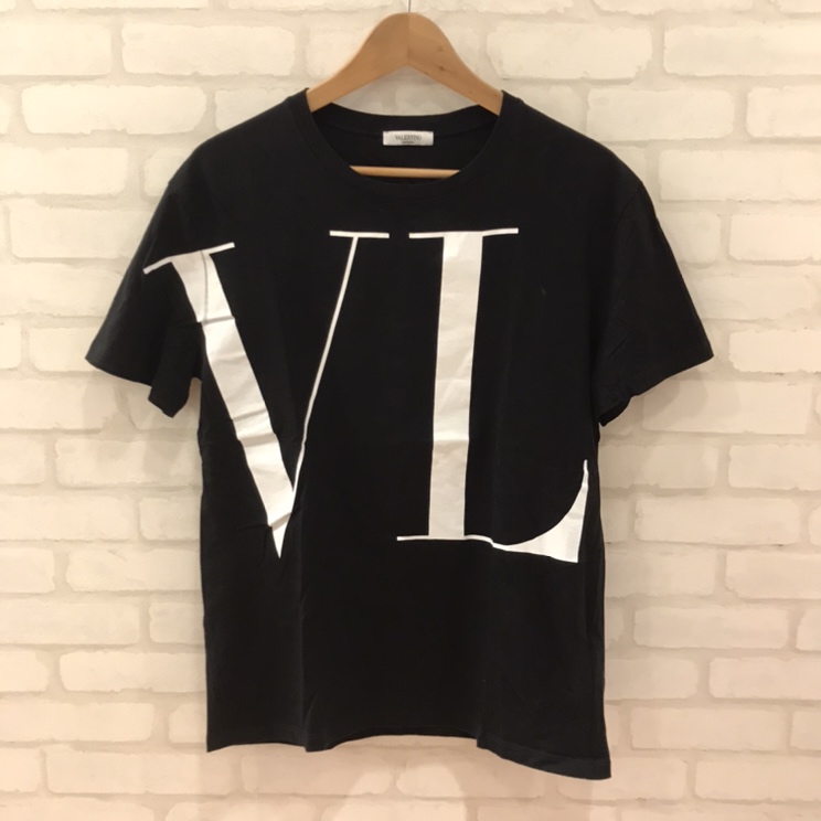 ヴァレンティノの黒 18AW ロゴプリント クルーネック 半袖Tシャツの買取実績です。