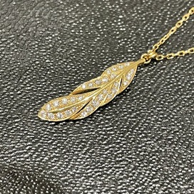 アーカーのK18YG ウイングスイング 0.16ct ネックレス ロングの買取実績です。