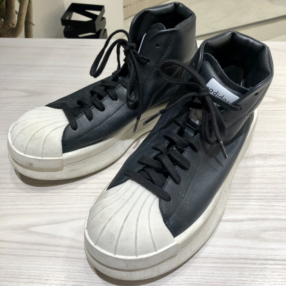 渋谷店で、アディダス×リックオウエンスのマストドン(CQ1848)を