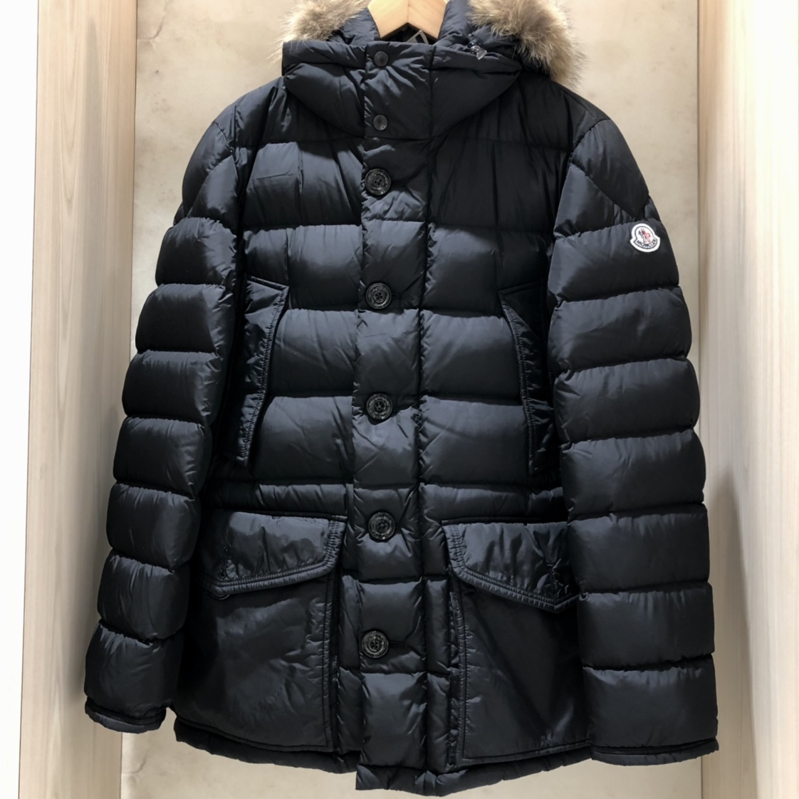 エコスタイル渋谷店で、2016年製のモンクレールのダウンコート(CLUNY)を買取ました。 買取価格・実績 2020年11月30日公開情報
