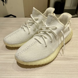 アディダスのトリプルホワイト CP9366 イージーブースト 350V2 スニーカーの買取実績です。