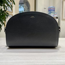 アーペーセー ブラック ハーフムーン ベニスエンボス加工 ショルダーバッグ 買取実績です。