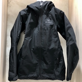アークテリクスの25695ブラック ベータ SV ジャケットの買取実績です。