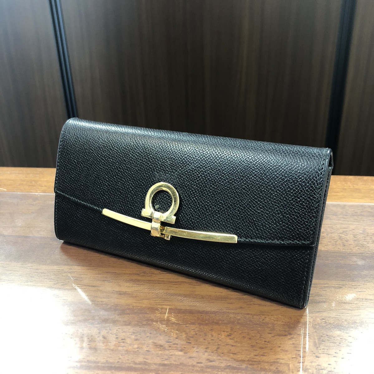 ★定価から30％オフ★ フェラガモ 長財布 フラップ長財布 ガンチーニ 二つ折り Ferragamo】サルヴァトーレフェラガモ