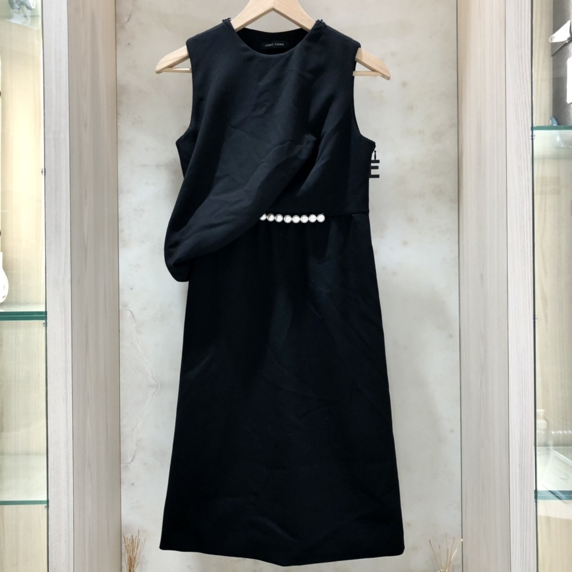 渋谷でヨーコチャンを買取。ブラックのパール付きドレスワンピース(YCD 