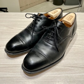 チーニーのブラック アルフレッド カーフ ストレートチップ シューズの買取実績です。