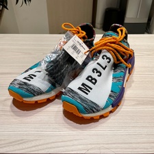 アディダス ×ファレルウィリアム BB9528 Solarhu NMD スニーカー 買取実績です。