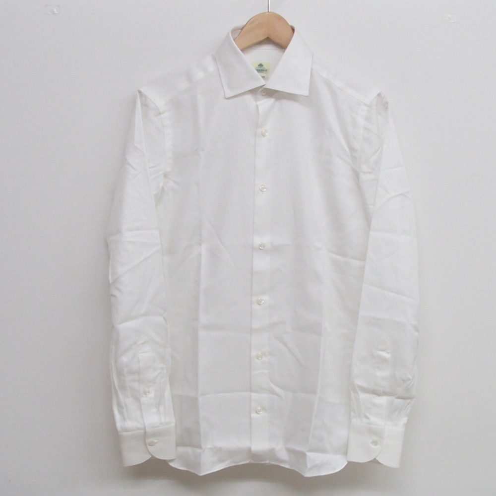 ルイジボレッリのホワイト ルチアーノ スリムフィット セミワイドカラー ドレスシャツの買取実績です。