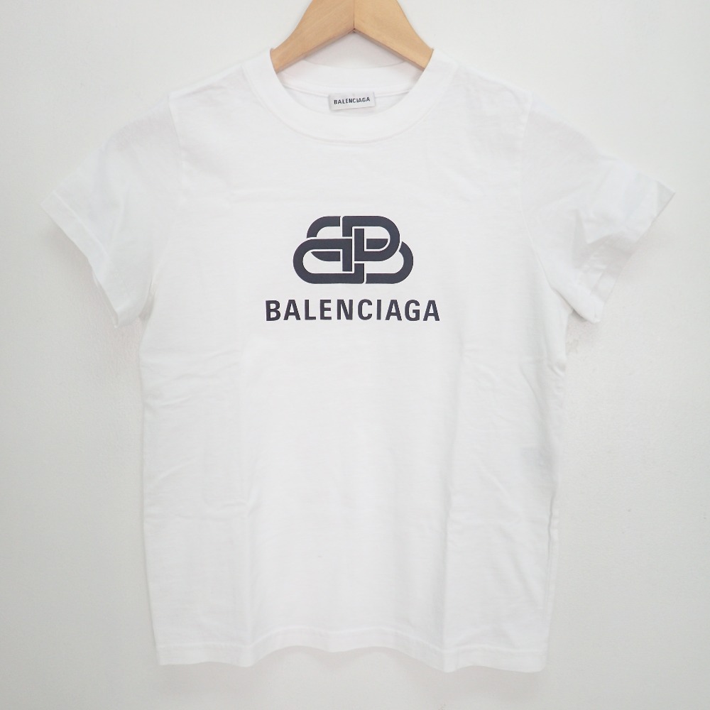 バレンシアガの国内正規品　2019AW　578133　ホワイト　フロントロゴ　クルーネック半袖Tシャツの買取実績です。