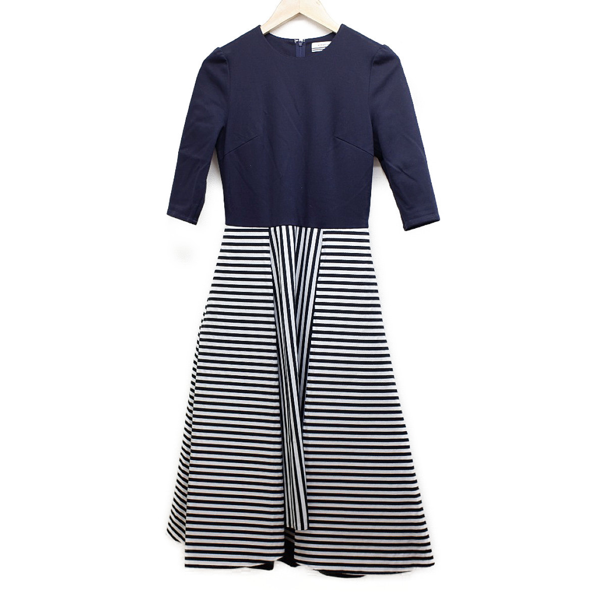 ボーダーズアットバルコニーのレディース服のコットン混 ボーダー切替 クルーネック七分袖タックフレアワンピースの買取実績です 21年1月9日公開の情報です エコスタイル