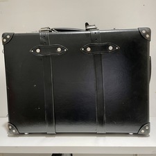エコスタイル渋谷店で、グローブトロッターのセンテナリーのトロリーケース(20インチ)を買取ました。状態は目立つ傷、汚れ、使用感のある中古品です。