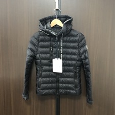 モンクレール 2018年製　SEOUL(ソウル)　LONGUE SAISON(ロングセゾン)　ナイロン　アームロゴワッペン付　フーディーダウンジャケット　E10934538199 買取実績です。