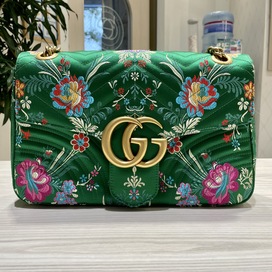 グッチの443496 グリーン GGマーモント チェーンバッグの買取実績です。