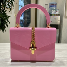 グッチのピンク 589482 シルヴィ1969 2020年春夏 アクリルガラスミニトップハンドルバッグの買取実績です。