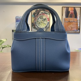 ヴァレクストラのブルー スモールパンチ 2012年アーカイブコレクション ハンドバッグの買取実績です。