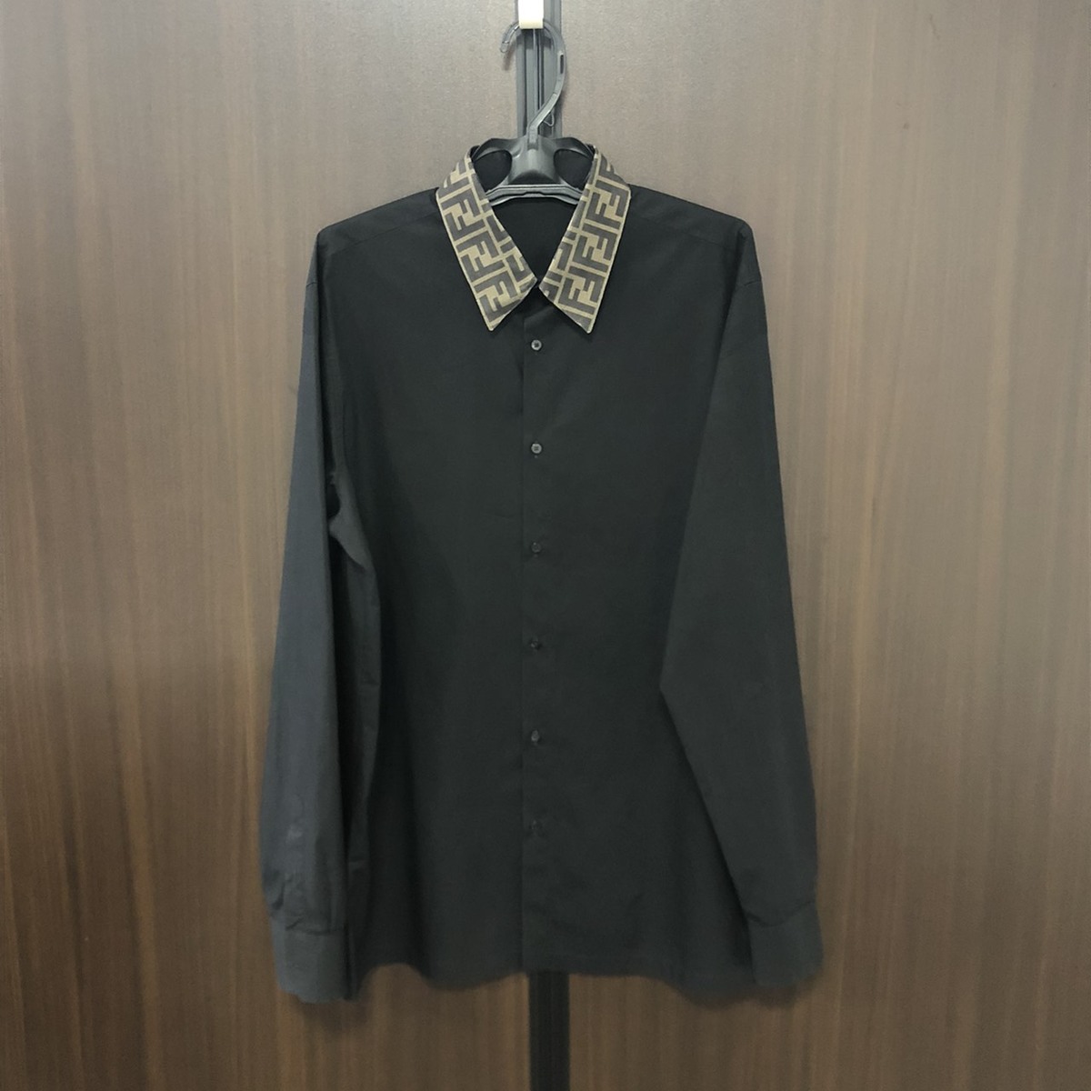フェンディの2019年AWモデル　ブラック×襟ズッカ柄　コットン　長袖シャツ　FS0751A4S6の買取実績です。