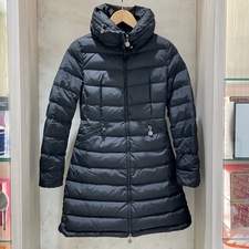 エコスタイル渋谷店で、2014年製のモンクレールのダウンコート（エルミンヌ）を買取りました。状態は若干の使用感がある中古品です。