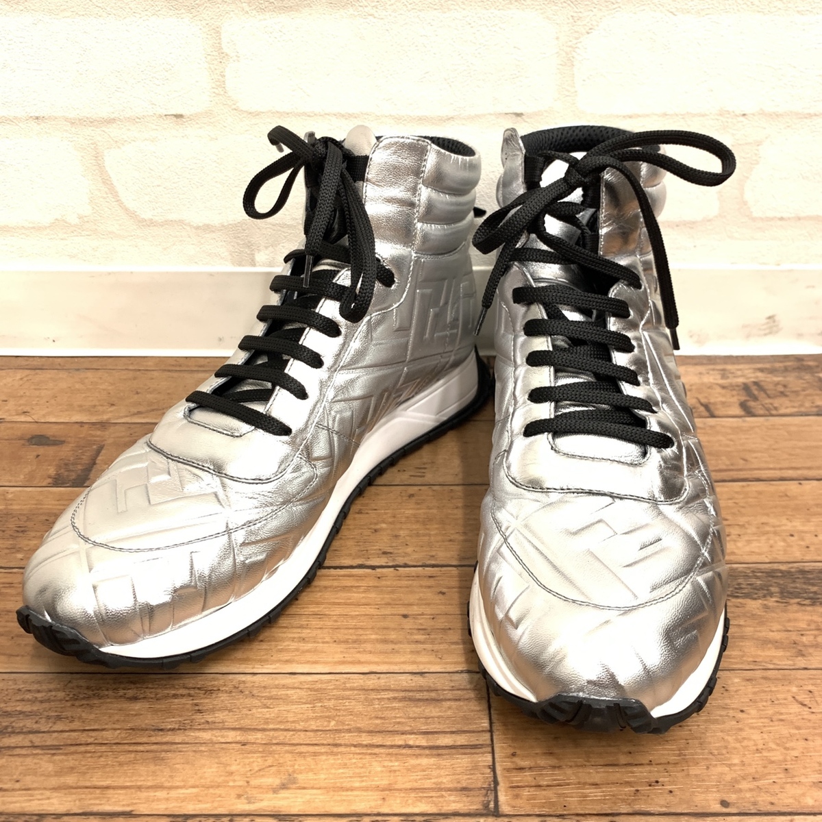 FENDI シルバー ハイカットスニーカー
