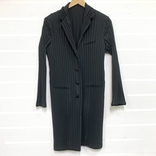 銀座本店で、プリーツプリーズのIMO04FA902のブラックのスタンドカラーのプリーツのロングジャケットを買取ました。状態は綺麗な状態の中古美品です。
