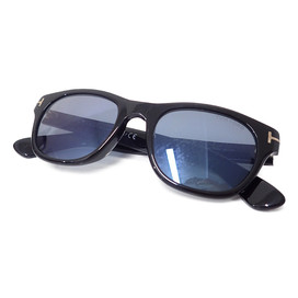 トムフォードのTF530-F 01V PHOTOCHROMIC ウェリントンフレーム サングラスの買取実績です。