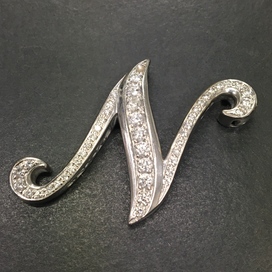 ノンブルのK18 WG 0.94ct N イニシャル ペンダントトップ Lサイズの買取実績です。