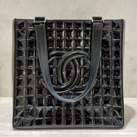 シャネルのブラック 7番台 チョコバー トートバッグの買取実績です。