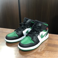 大阪心斎橋店にて、ナイキのエアジョーダンワン(AIR JORDAN 1 MID GS)、ミドルカットスニーカー(554725-067)を高価買取いたしました。状態は通常使用感のお品物です。