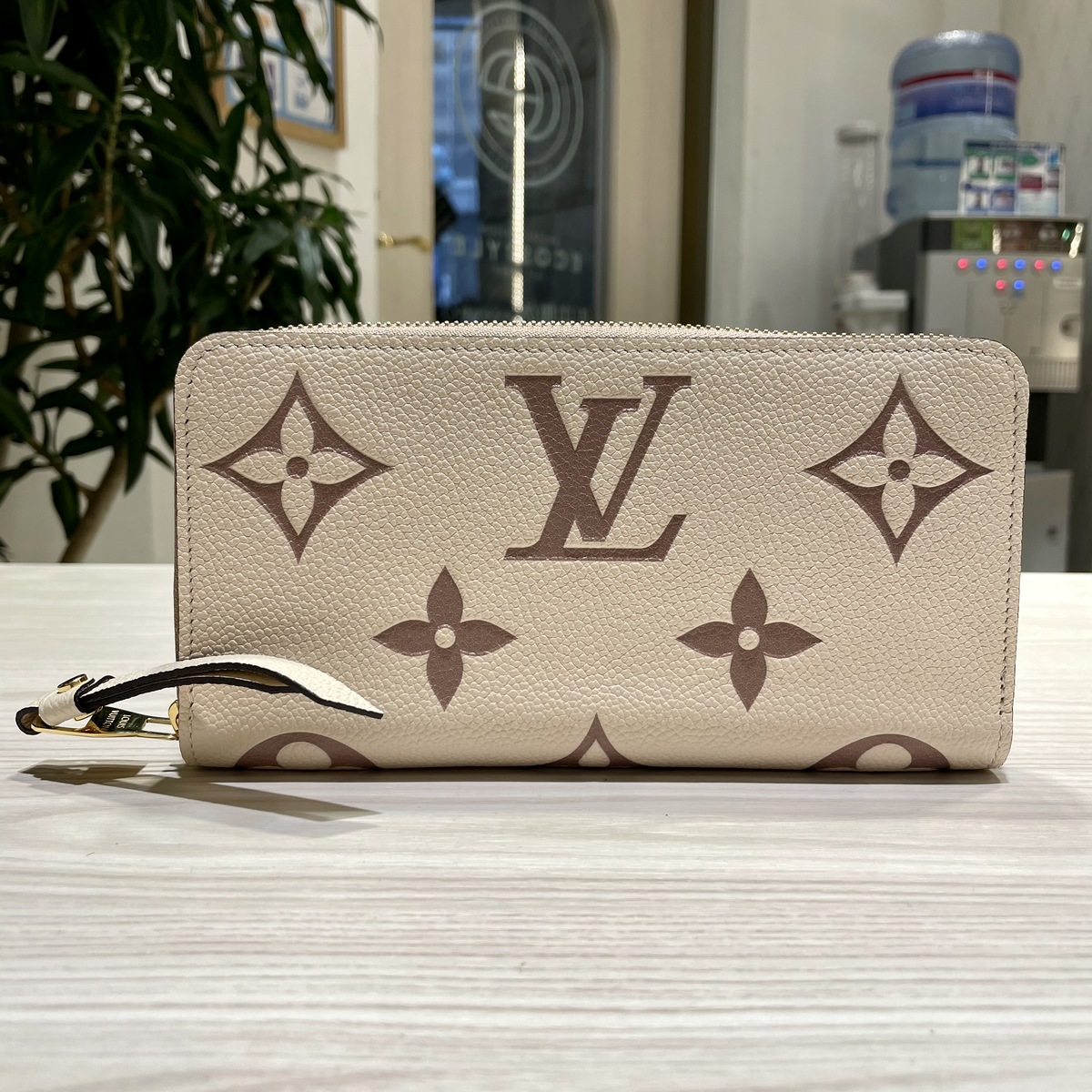 LOUIS VUITTON  モノグラム アンプラント ジッピーウォレット