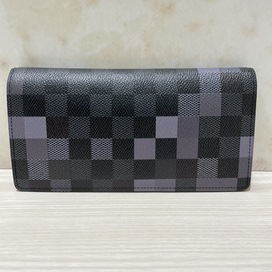 ルイヴィトンのダミエ・グラフィットピクセル 2018年 N60163 ポルトフォイユ・ブラザ 財布の買取実績です。