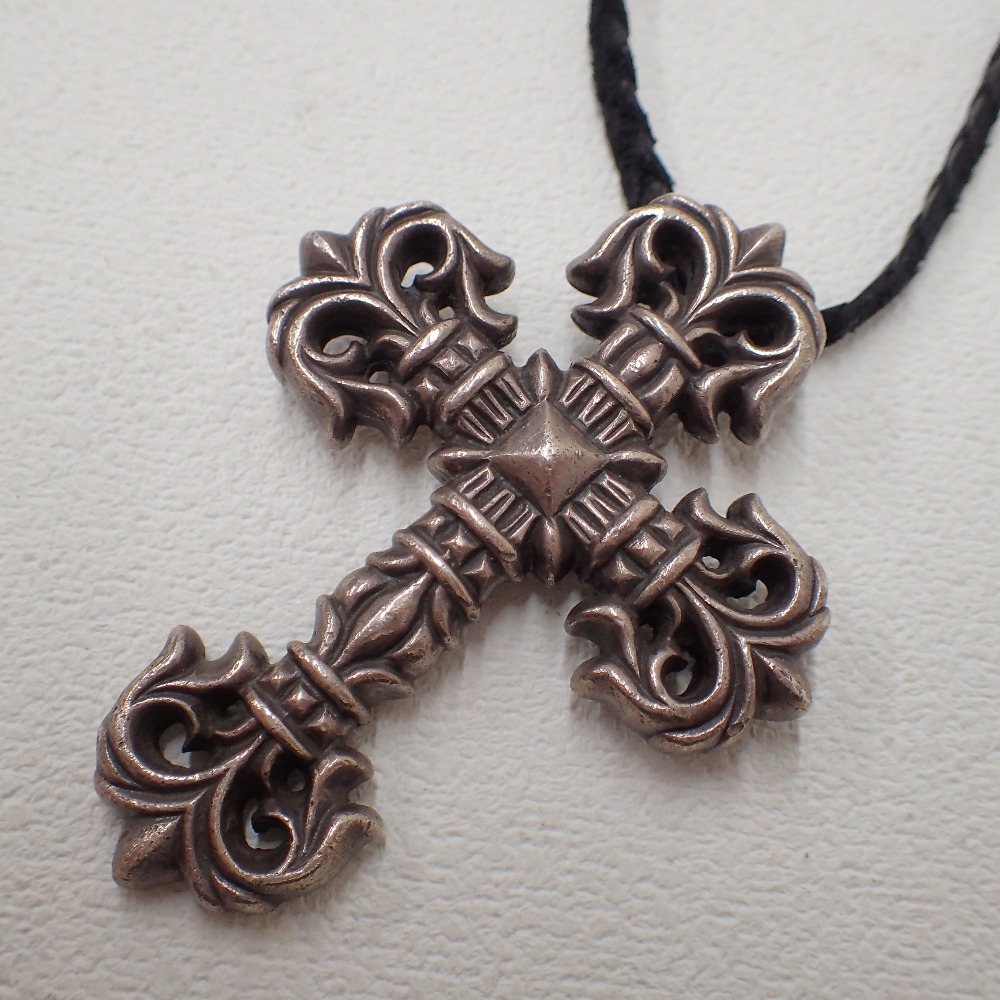 渋谷店で、クロムハーツの925製フィリグリークロスチョーカーを買取