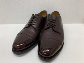 ジョンロブのダークブラウン RUSSELL ラスト8695 パンチドキャップトゥシューズの買取実績です。