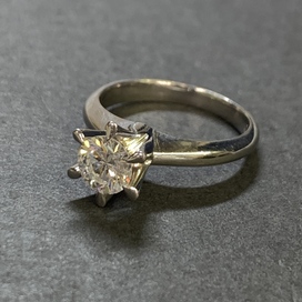 エコスタイル銀座本店で、Pt900の0.674ctの1P のダイヤモンドのリングを買取ました。