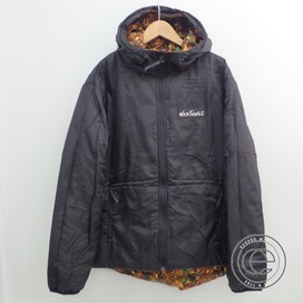 ワイルドシングスのNITRAIDコラボ リーフ柄×無地柄のリバーシブル プリマロフト フーディジャケットの買取実績です。
