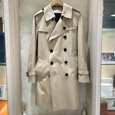 渋谷店で、サンヨーの100年コート(P1A-59-012-45)を買取ました。状態は若干の使用感がある中古品です。