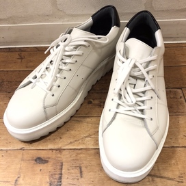 オニツカタイガーの1183A923 COURT-T コートティー シャークソール コートタイプスニーカーの買取実績です。