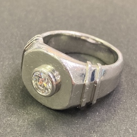 エコスタイル銀座本店で、Pt900素材のダイヤモンドが0.702ctのリングを買取いたしました。