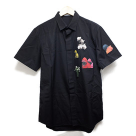 エコスタイル宅配買取センターで、ディオールオムのブラックのコットン素材のワッペン付き比翼半袖シャツを買取しました。